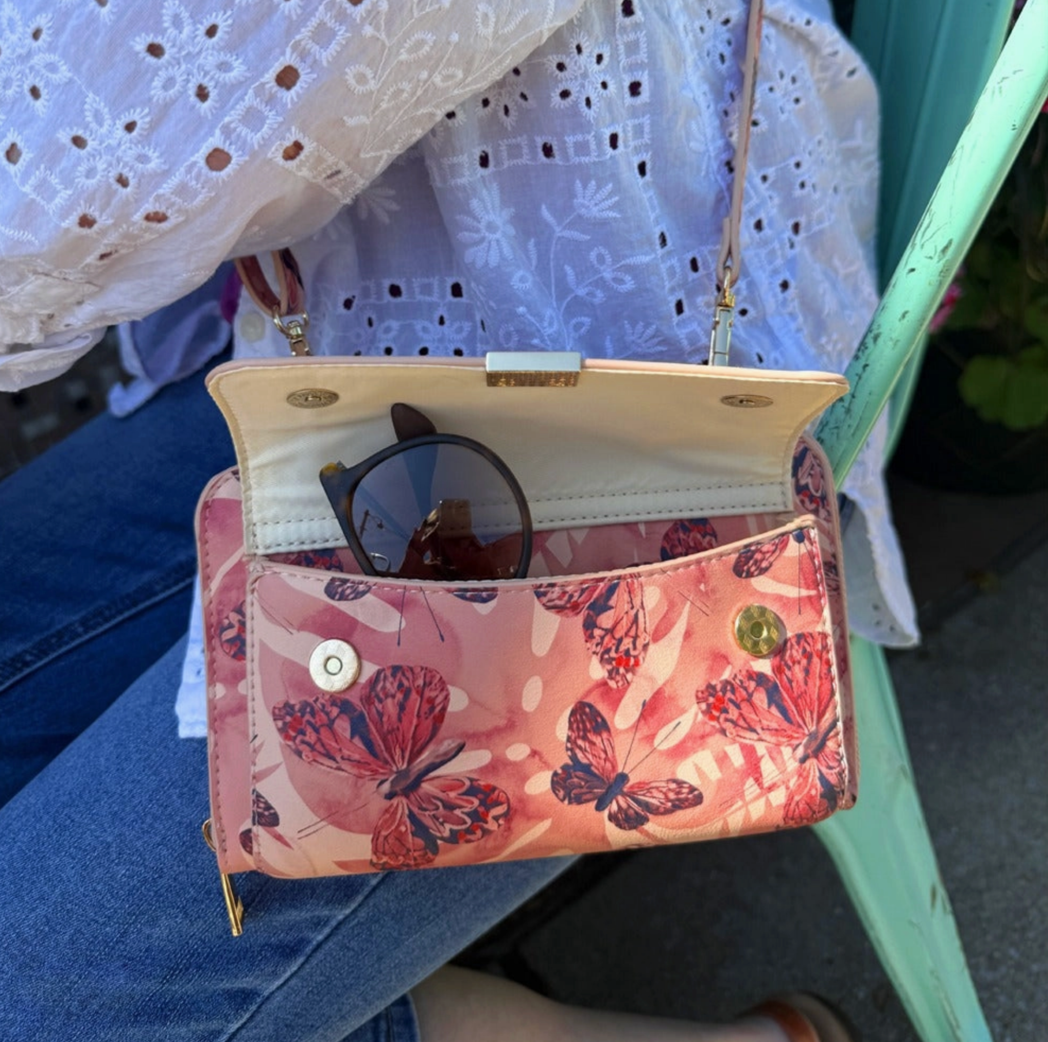 Captiva RFID Touch Screen Crossbody Purse – Vegan Leather Smartphone Bag - Lavender Hills BeautySave The GirlsCA-1037SG