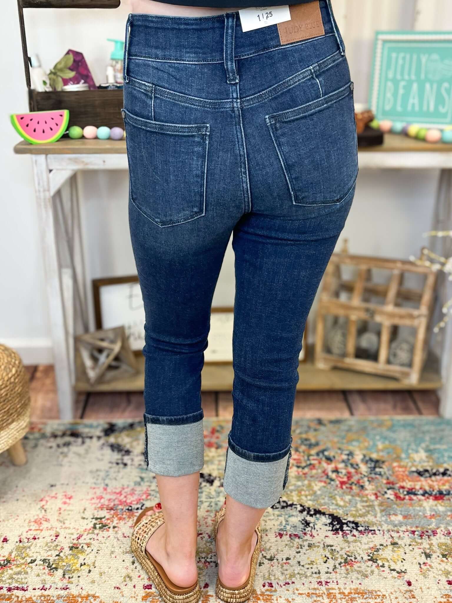 Judy Blue Double Button Dark Wash Cuffed Capris - Lavender Hills BeautyJudy Blue72118REG - DK - 1(25)