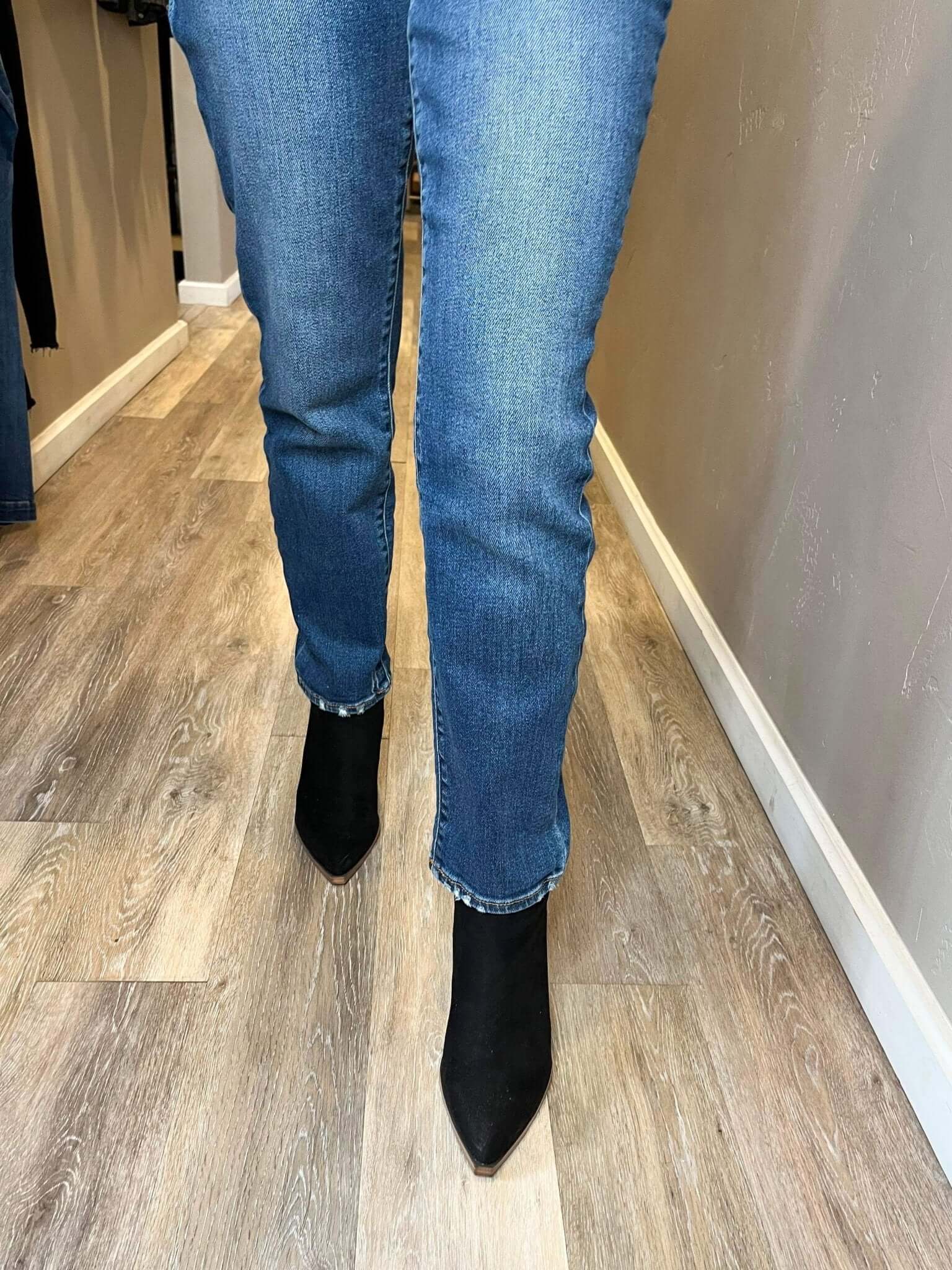 Blue Yoke Straight Jean | Judy Blue | 82329 - Lavender Hills BeautyJudy Blue82329REG-DK-1(25)