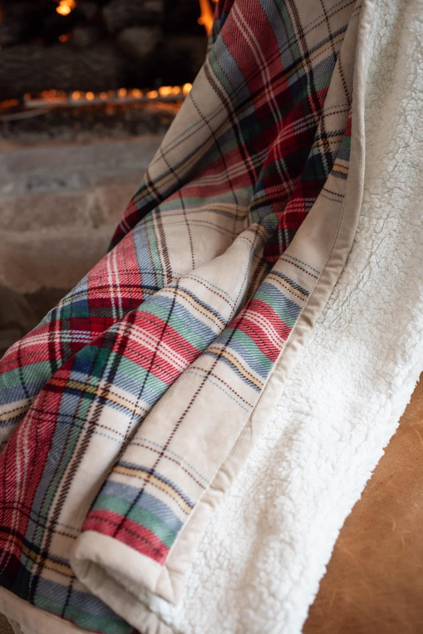 Holiday Plaid Sherpa Throw Blanket - Lavender Hills BeautyLavender Hills BeautyP8421S