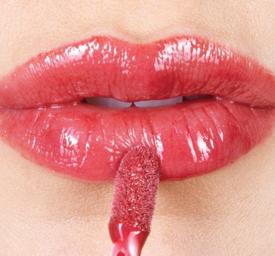 Vitamin Glaze® Oil Infused Lip Gloss – Berry | FarmHouse Fresh - Lavender Hills BeautyFarmhouse Fresh12731RT