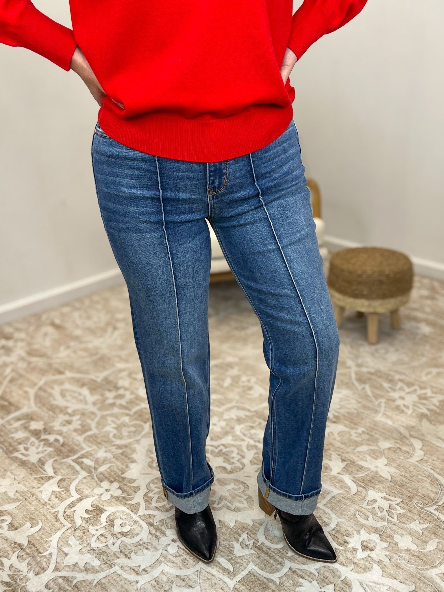 Judy Blue LiftLine Straight Jeans with Butt Lifting Seams - Lavender Hills BeautyJudy Blue82571REG - MD - 0(24)