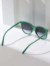 Load image into Gallery viewer, Classic Green Sunglasses
