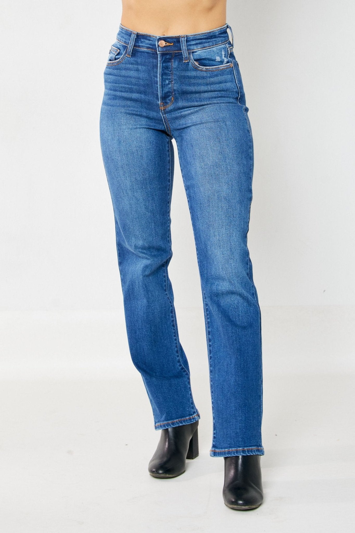Judy Blue Reg/Plus Smooth Silhouette Straight Leg Tummy Control Jeans –  Charming & Main